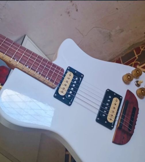 Violão elétrico artesanal branco, disponível para pronta entrega